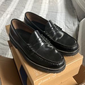 G.H. Bass Weejun black Larson 90s rubber lug sole loafer